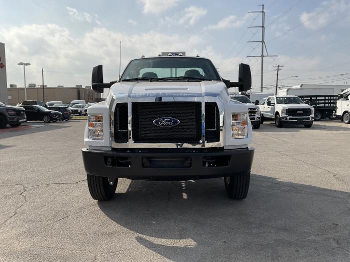 2025 Ford F-750-7