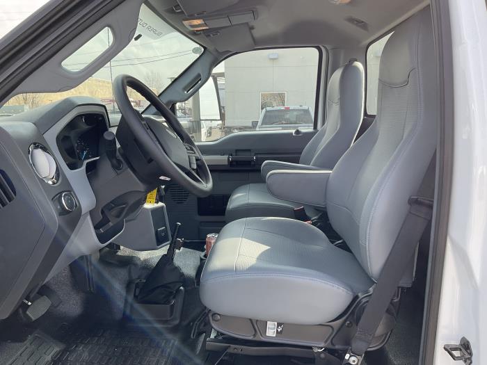 2025 Ford F-750-8