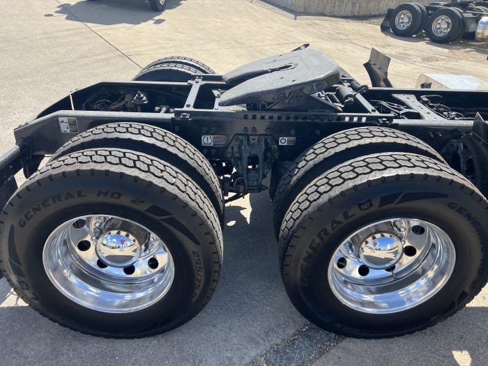 2021 Peterbilt 579-8