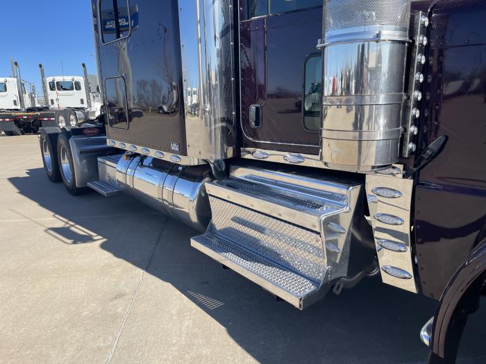 2024 Peterbilt 389-4