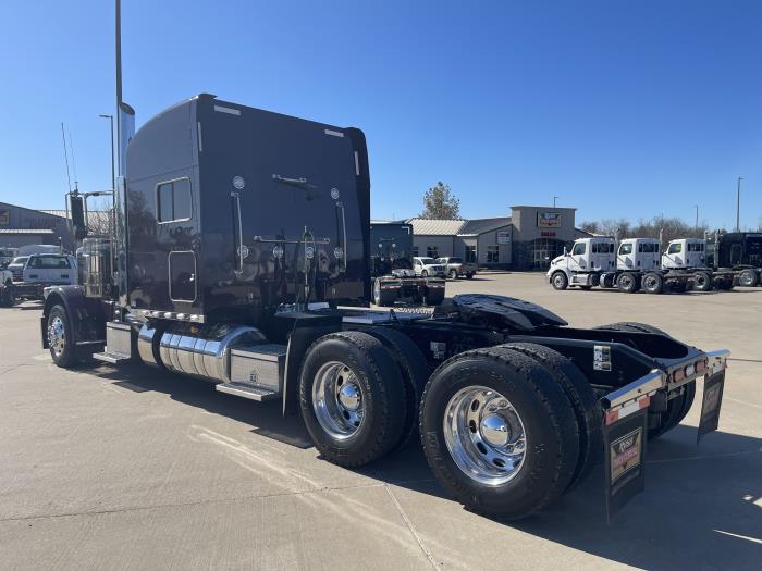 2024 Peterbilt 389-11