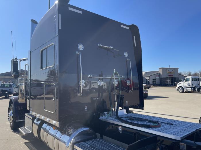2024 Peterbilt 389-13