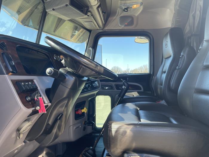 2024 Peterbilt 389-17