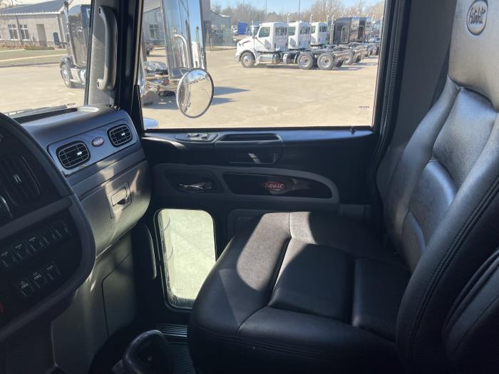 2024 Peterbilt 389-18
