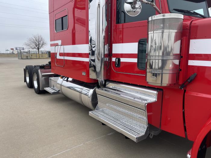 2024 Peterbilt 389-4