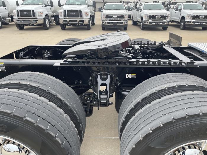 2024 Peterbilt 389-7
