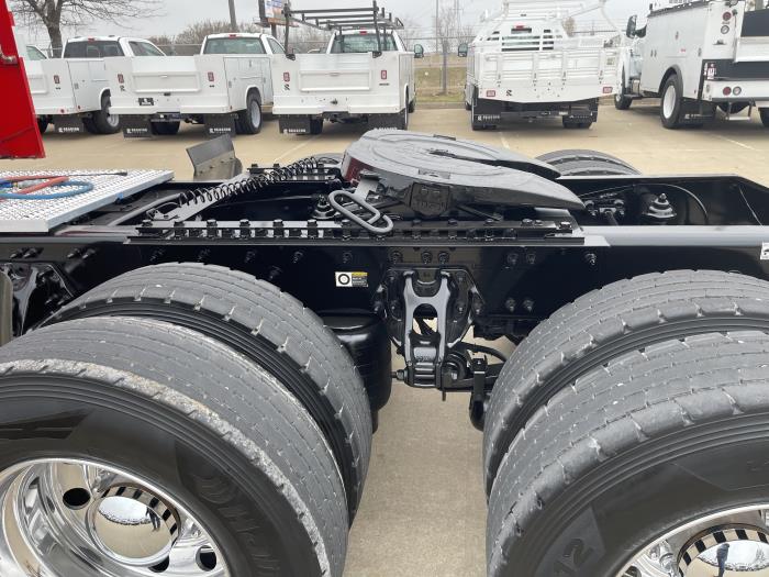 2024 Peterbilt 389-12