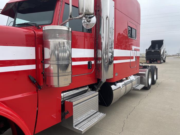 2024 Peterbilt 389-16
