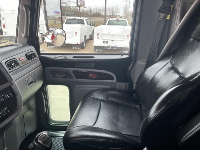 2024 Peterbilt 389-18
