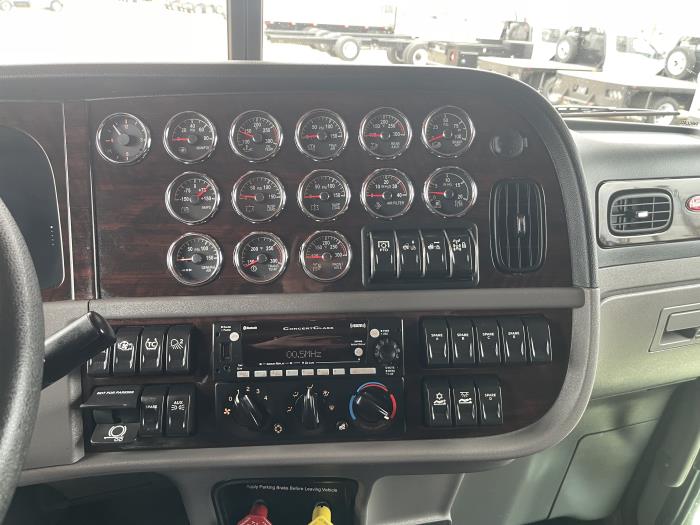 2024 Peterbilt 389-19