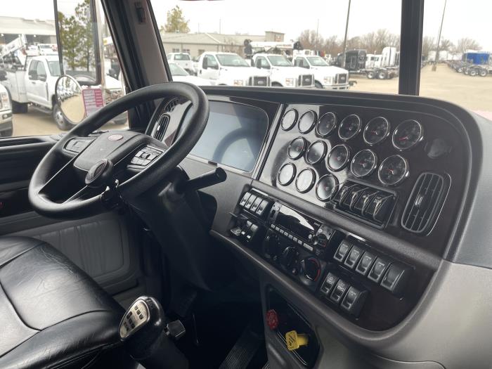 2024 Peterbilt 389-21