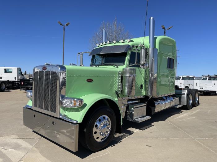 2023 Peterbilt 389-1