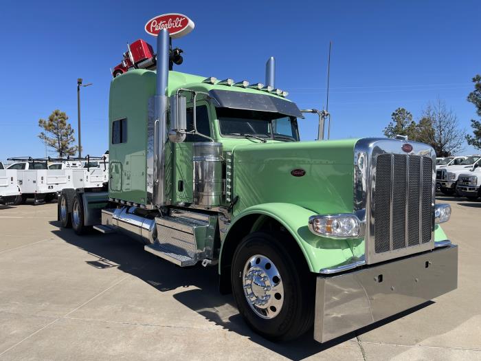 2023 Peterbilt 389-3