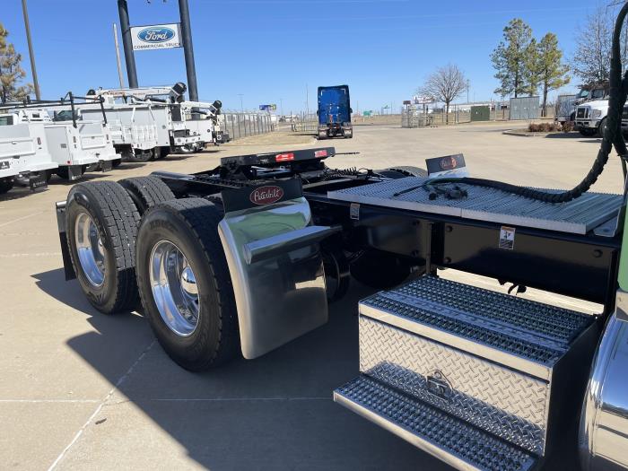 2023 Peterbilt 389-6