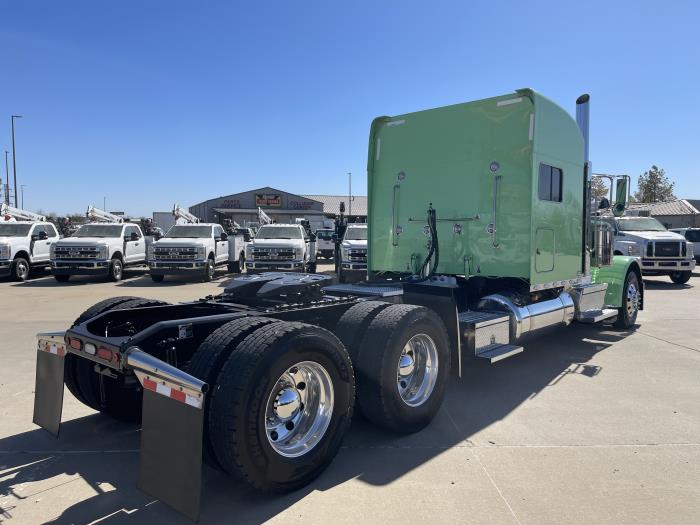 2023 Peterbilt 389-9