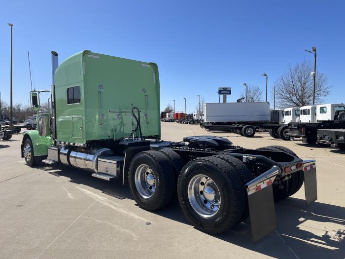 2023 Peterbilt 389-11
