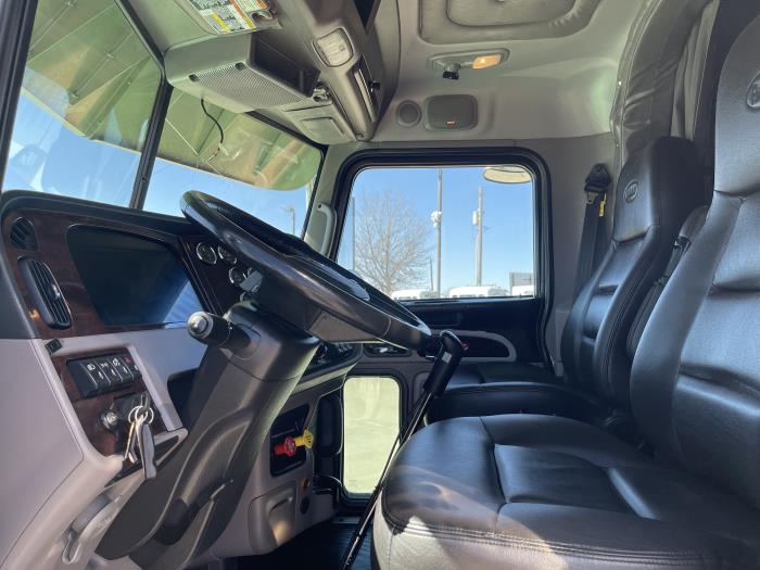 2023 Peterbilt 389-17