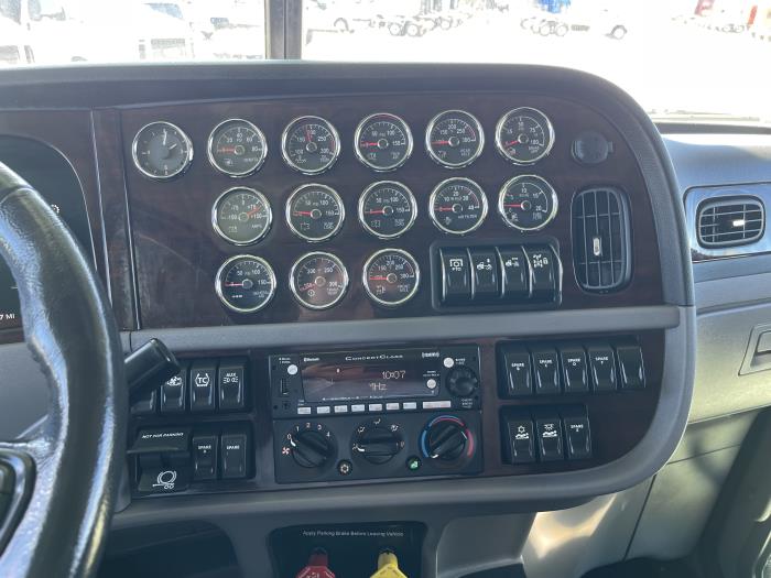 2023 Peterbilt 389-19