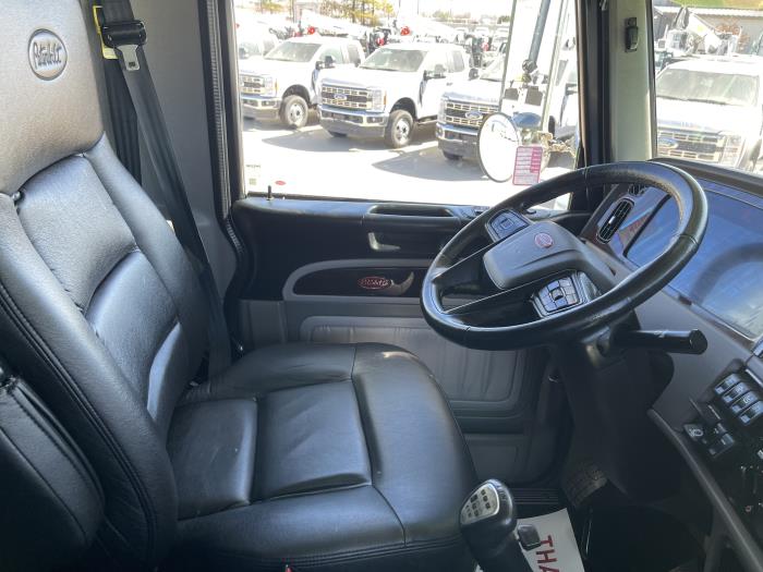 2023 Peterbilt 389-22