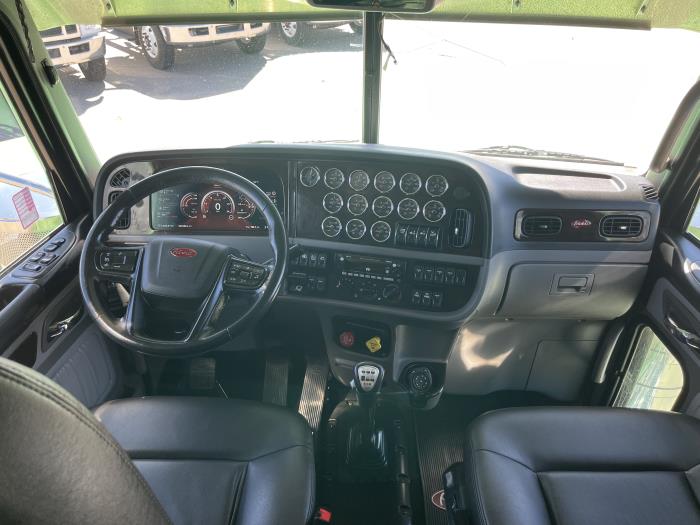 2023 Peterbilt 389-27