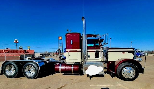 2023 Peterbilt 389-7