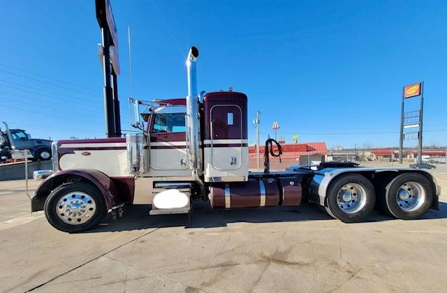 2023 Peterbilt 389-8