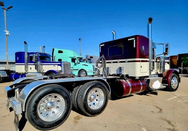 2023 Peterbilt 389-9
