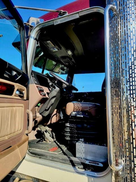2023 Peterbilt 389-13