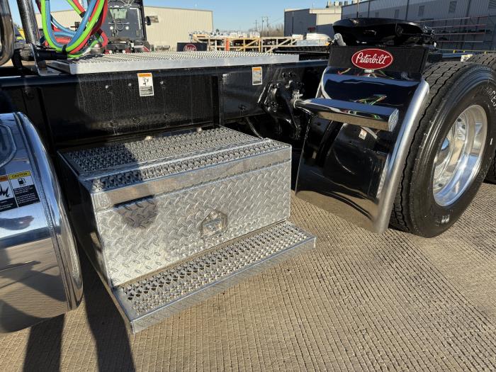 2026 Peterbilt 589-21