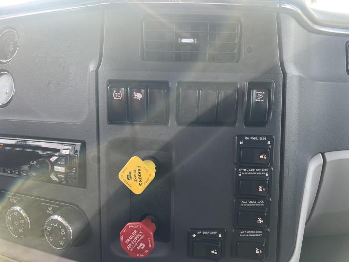2019 Peterbilt 567-24