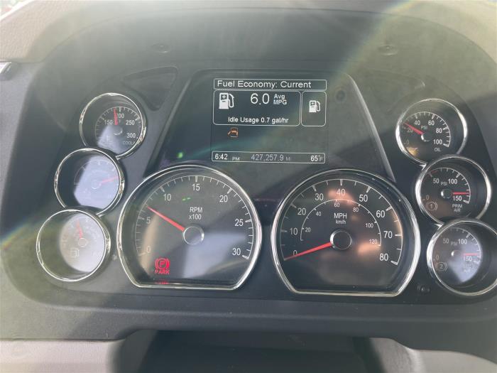 2019 Peterbilt 567-27