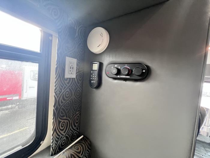 2019 Freightliner Business Class M2 106-21