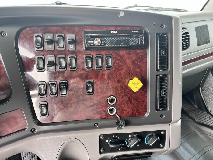 2019 Freightliner Business Class M2 106-24