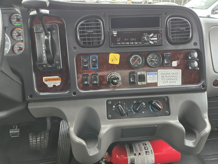2018 Freightliner Business Class M2 106-2