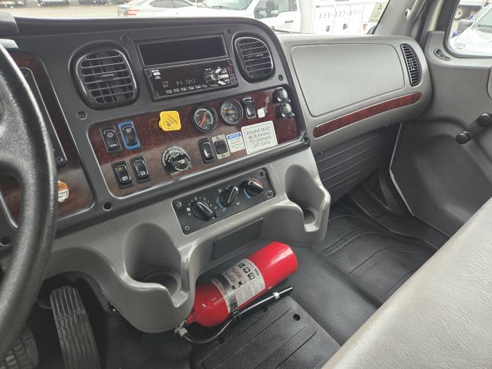 2018 Freightliner Business Class M2 106-3