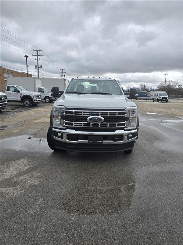 2025 Ford F-450 Regular Cab DRW 4x2 Cab Chassis for sale #1872409 - photo 7