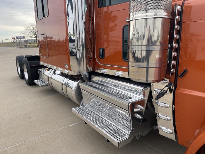 2024 Peterbilt 389-4