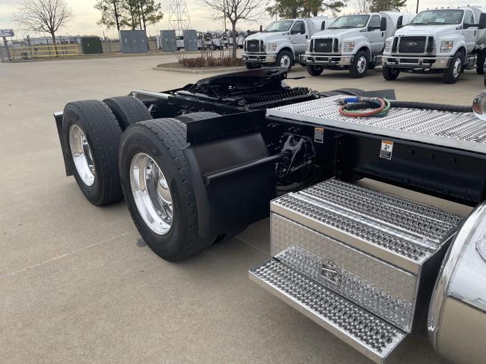 2024 Peterbilt 389-6