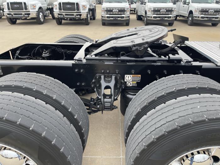2024 Peterbilt 389-7