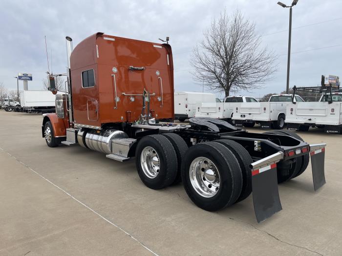 2024 Peterbilt 389-11