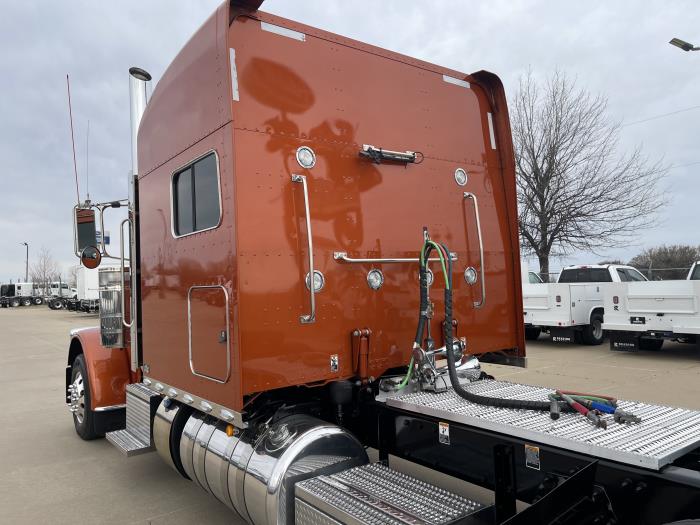 2024 Peterbilt 389-13