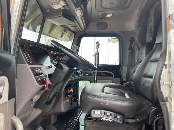 2024 Peterbilt 389-17