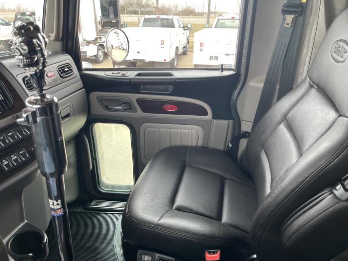 2024 Peterbilt 389-18