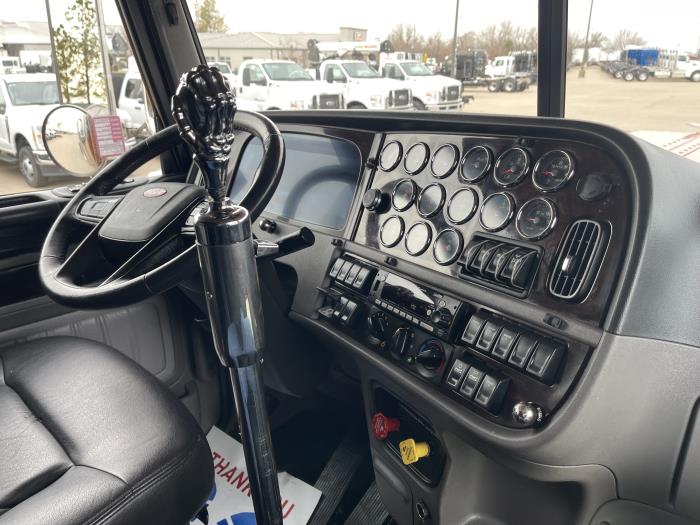 2024 Peterbilt 389-21