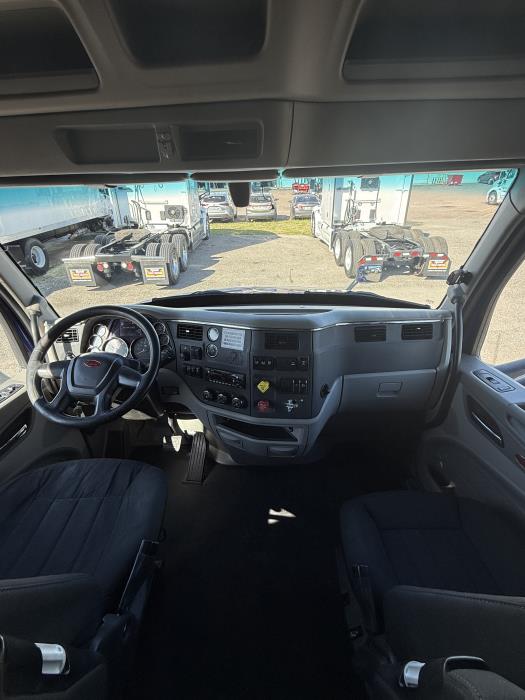 2022 Peterbilt 579-13