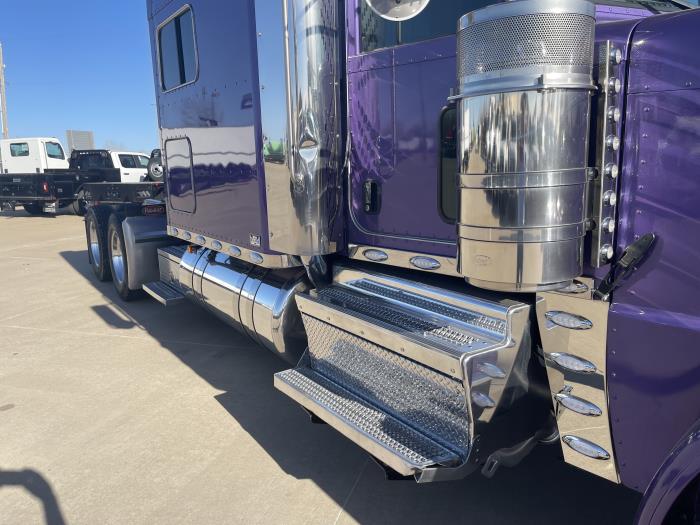 2024 Peterbilt 389-4