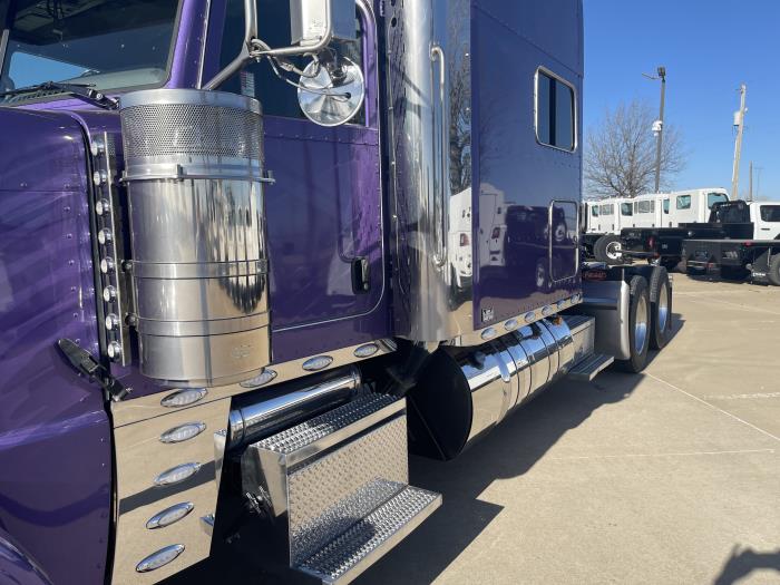 2024 Peterbilt 389-16