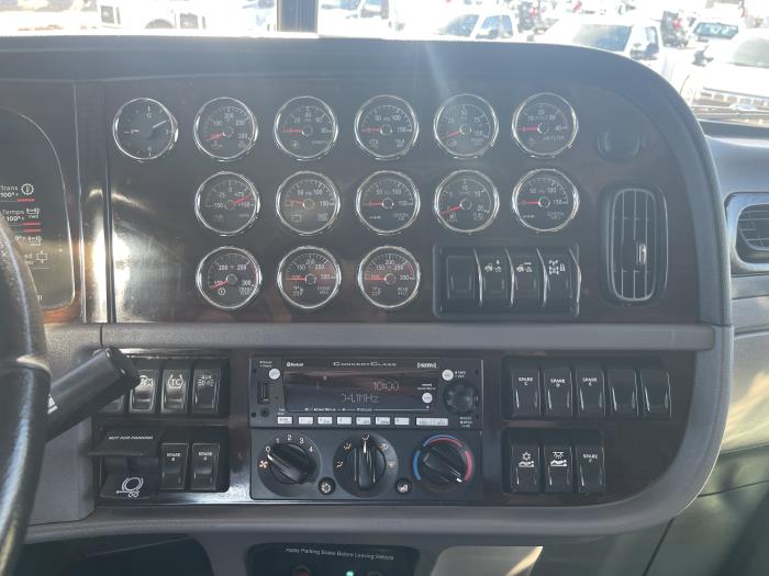 2024 Peterbilt 389-19