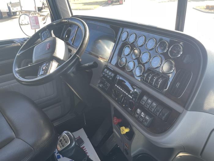 2024 Peterbilt 389-21
