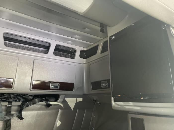 2024 Peterbilt 389-24